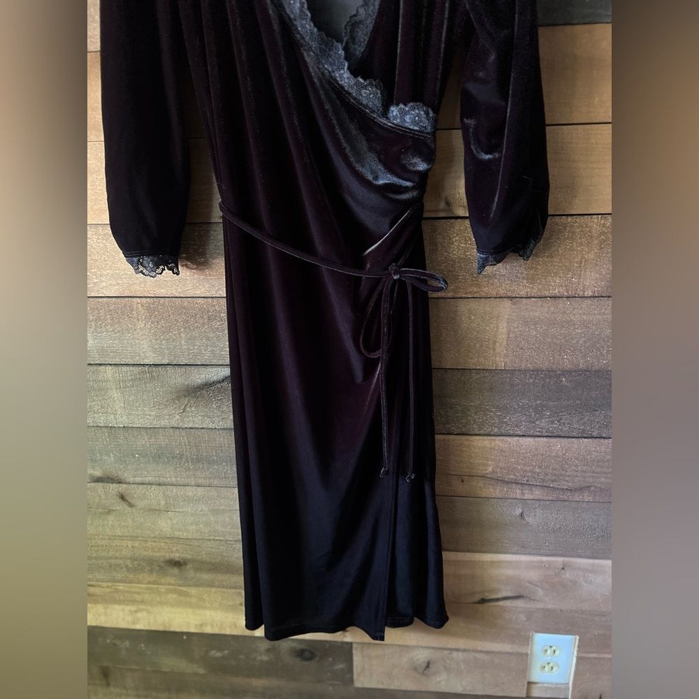 Vintage Black Velvet Wrap Dress Lace Trim Midi Apt. 9 Made USA Size M - Picture 5 of 6